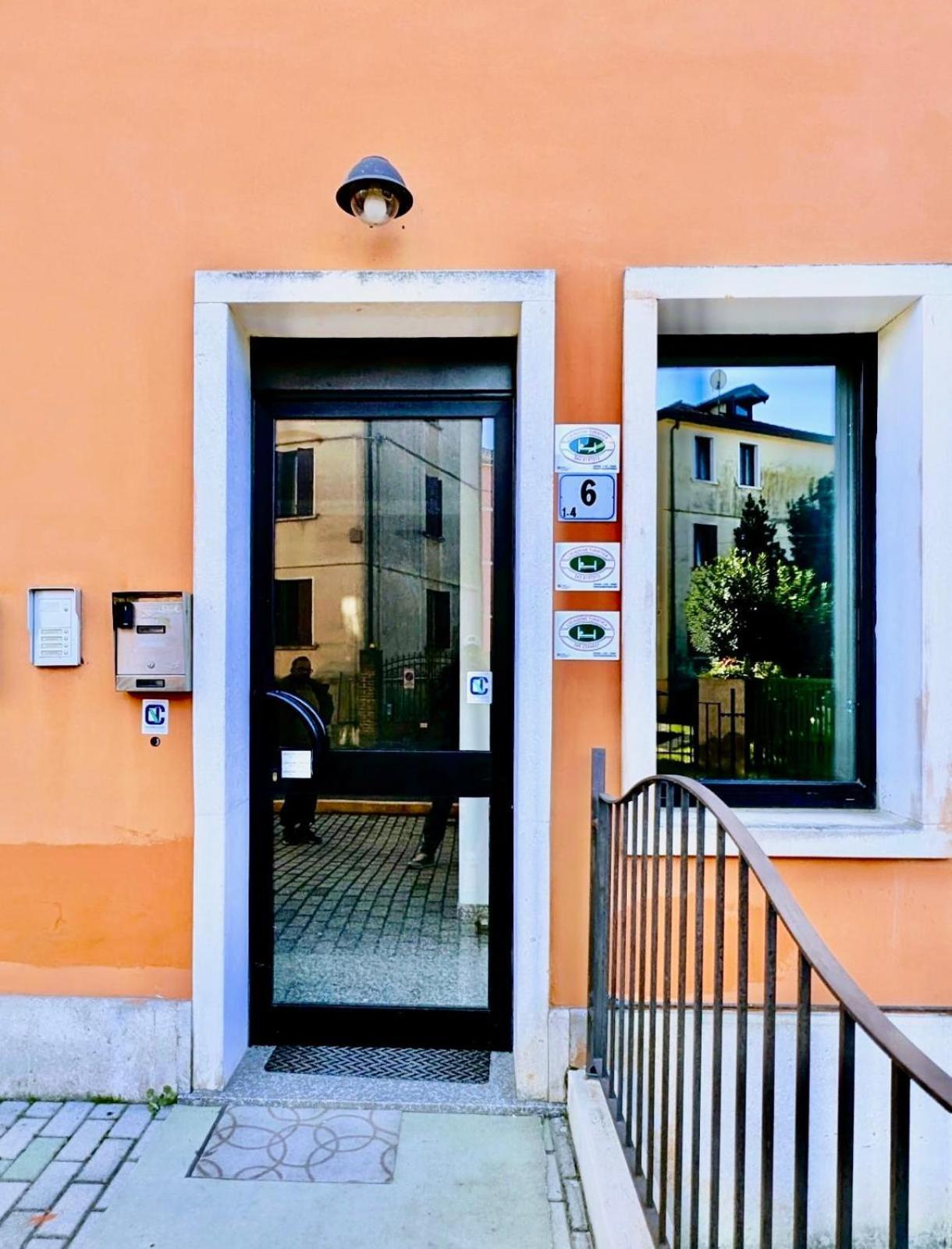 Luxury Apartment *